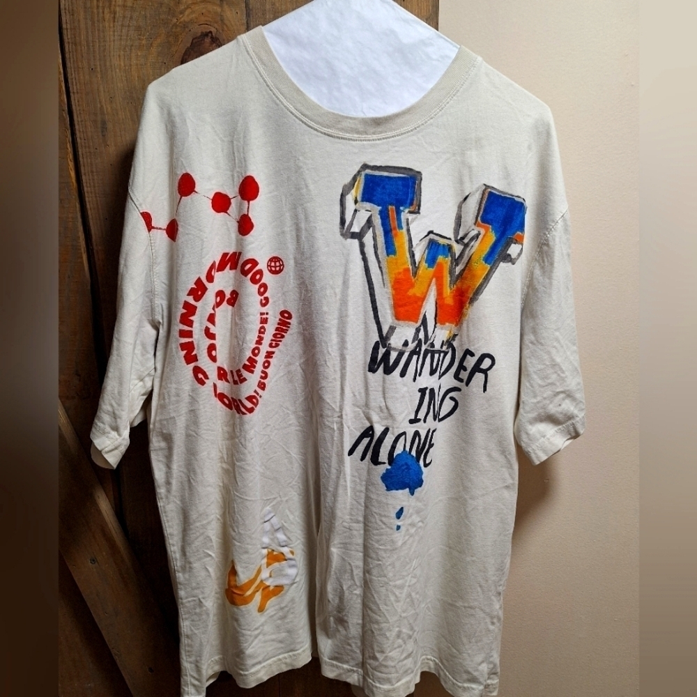 A Zara short sleeve t-shirt in a men's size large. 24" PTP and 28" length.